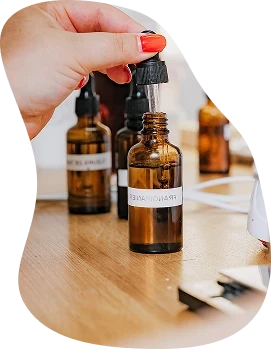 pipette dans un pot de parfum pour bougie