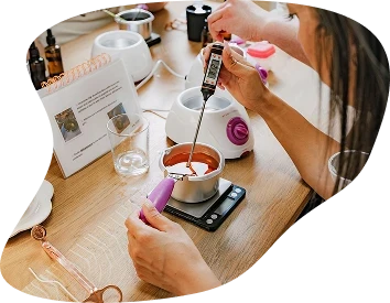 thermomètre dans de la cire liquide