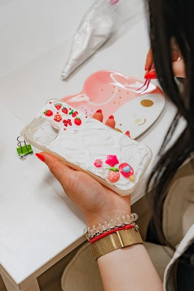 application de charms sur une coque
